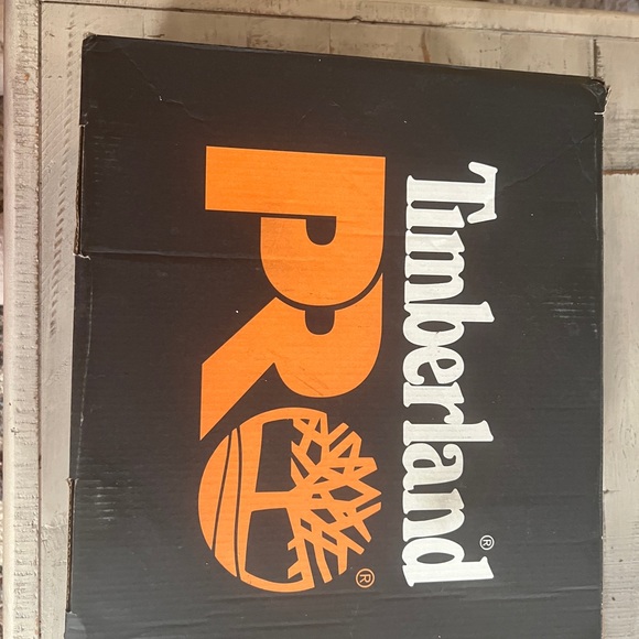 Men’s size 13 work boots, never worn, smoke free home - Picture 4 of 6